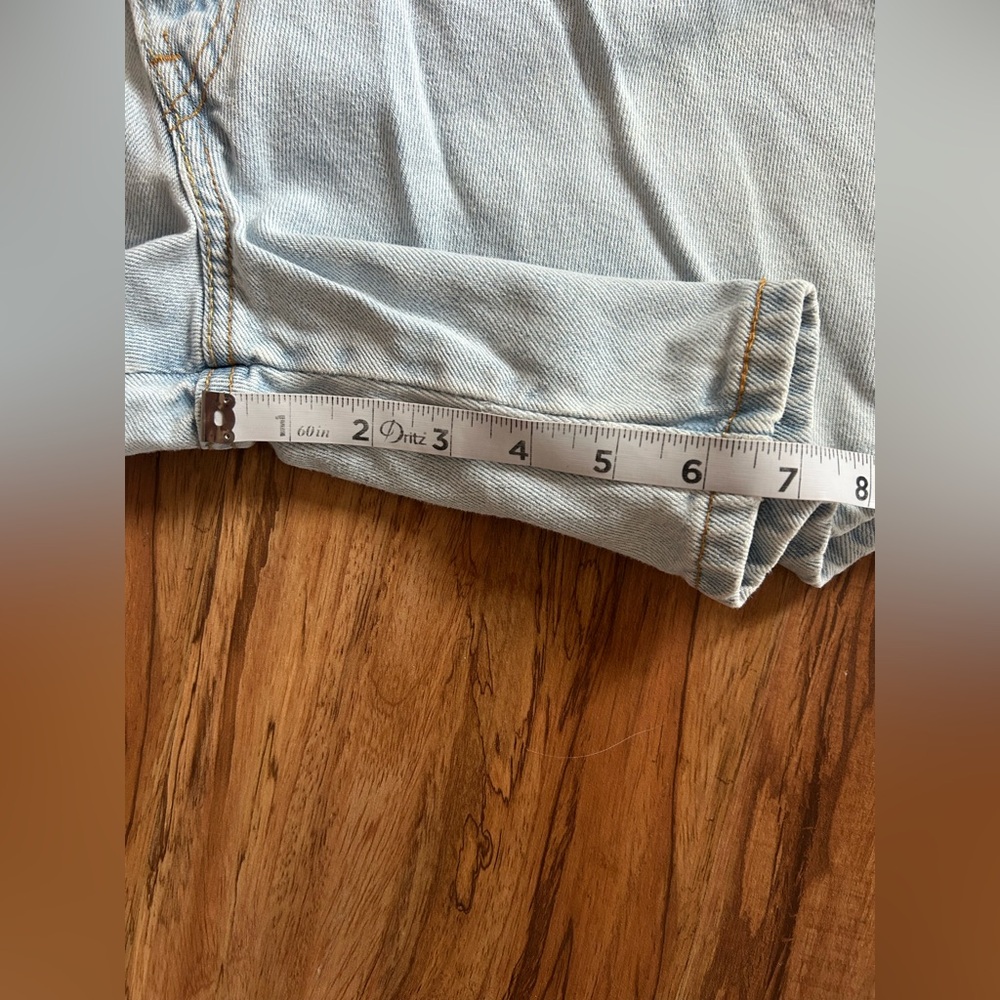 Vintage Y2K Levi’s Classic Fit Denim Shorts Womens size 12 - Picture 9 of 9